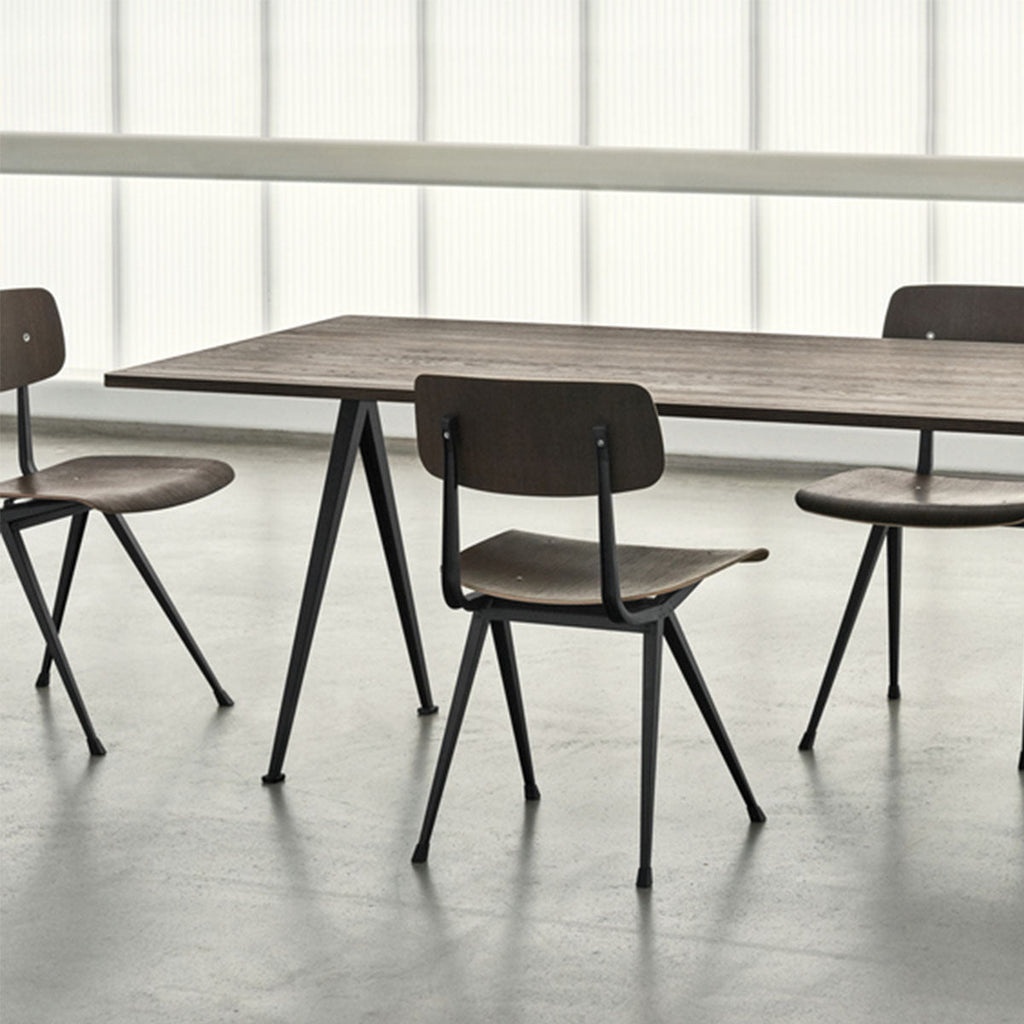 Table Pyramid 02 Base noire & plateau chêne fumé